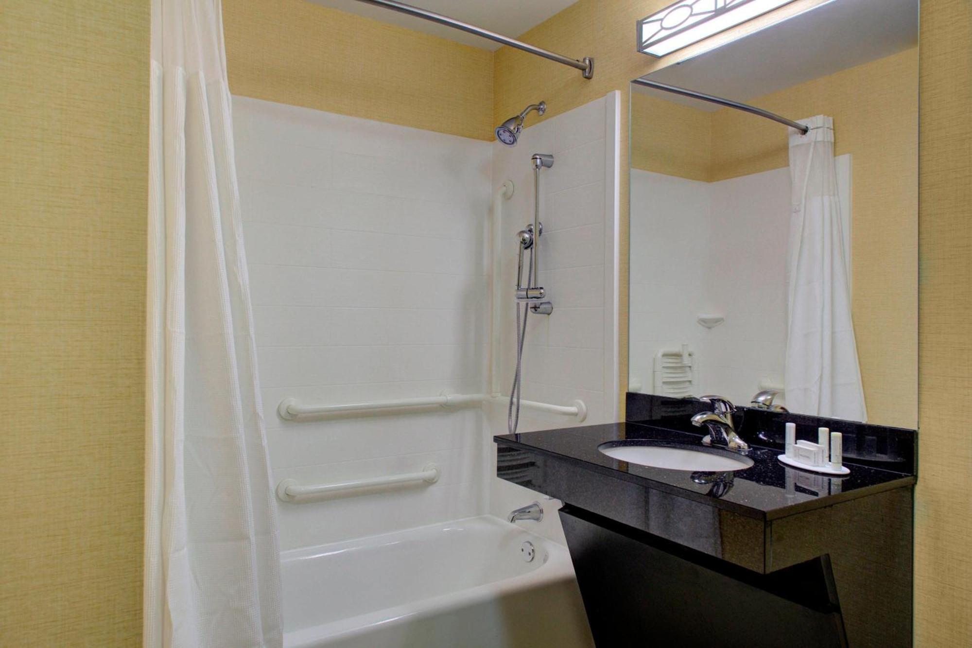 Fairfield Inn And Suites By Marriott Montgomery Eastchase Bagian luar foto